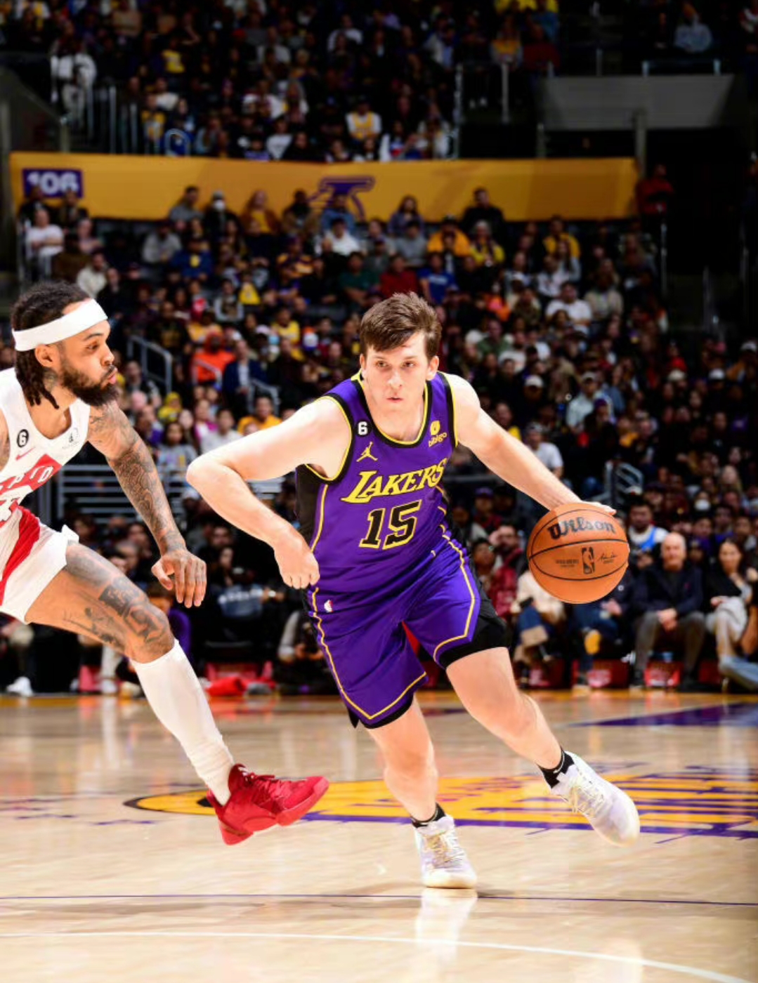 公牛观众热烈欢呼！，东契奇迎来二十赛季出色发挥全场沸腾不已的简单介绍