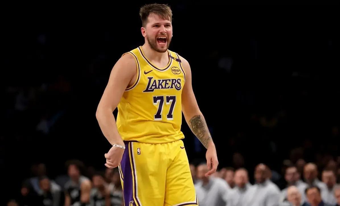 公牛观众热烈欢呼！，东契奇迎来二十赛季出色发挥全场沸腾不已的简单介绍