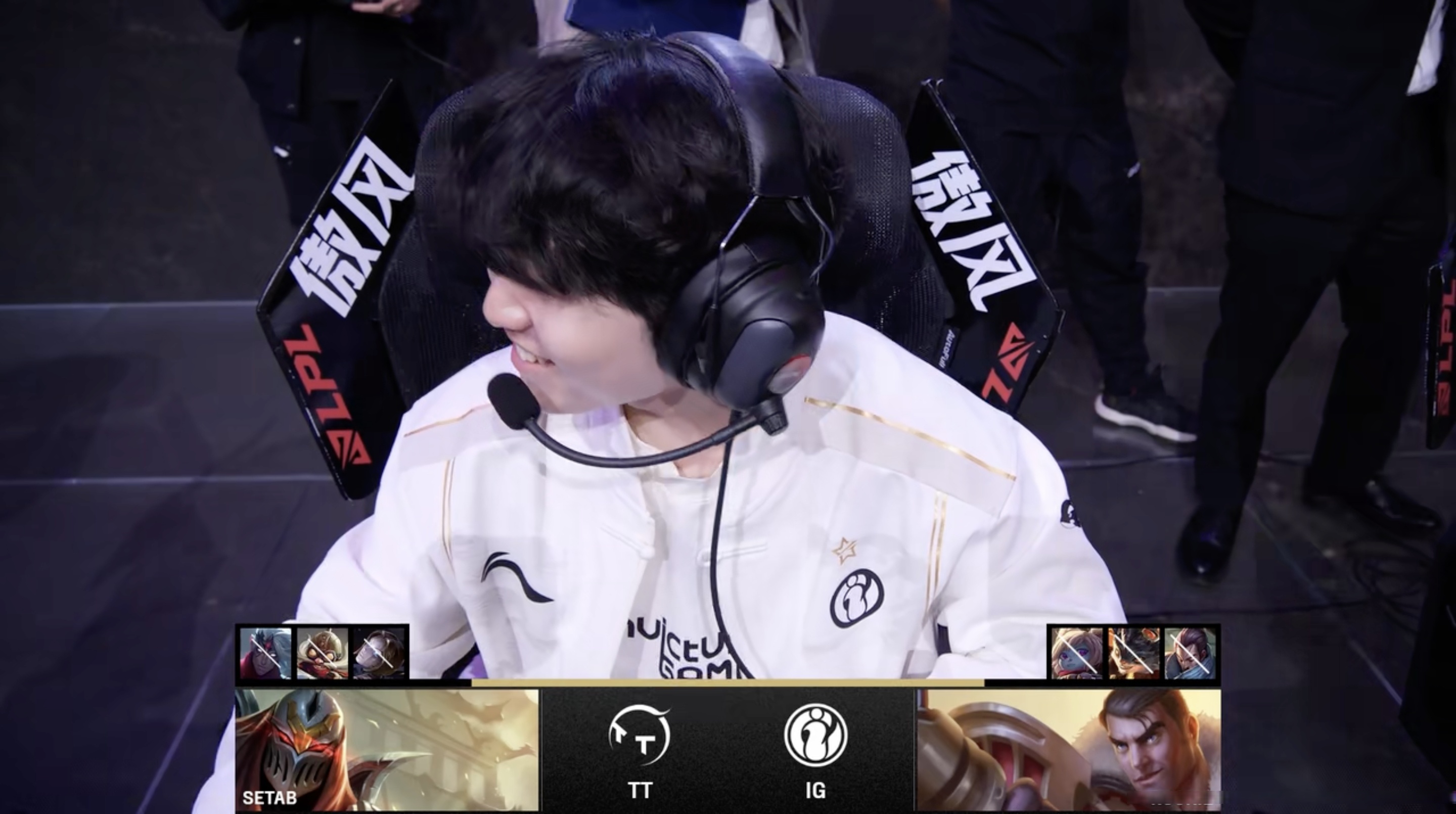 Rookie回归赛场,赛况扑朔迷离首场状态亮眼,FPX观众沸腾!的简单介绍 Rookie回归赛场,赛况扑朔迷离首场状态亮眼,FPX观众沸腾!的简单介绍