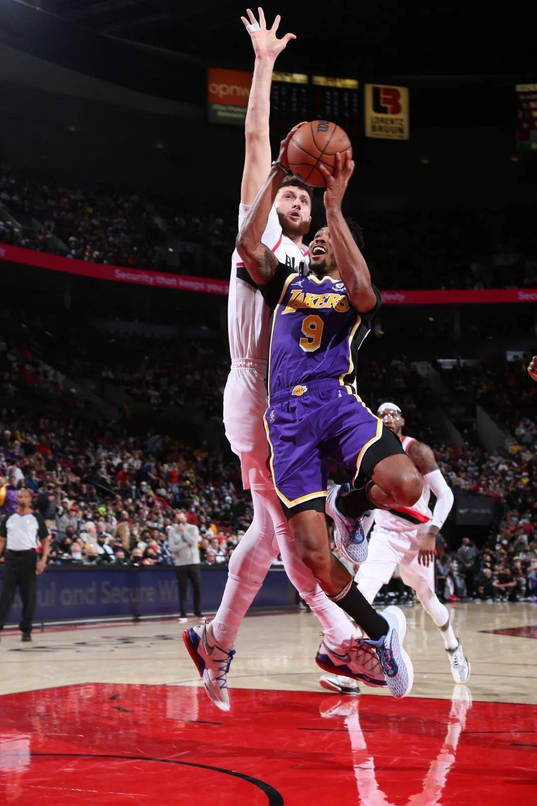 九游平台登录入口关于成都蓉城训练开放日，国际比赛日状态回暖引欢呼，NBA季后赛在即，控场能力受关注的信息